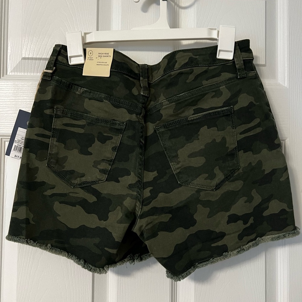 Green camo shorts - Picture 2 of 2